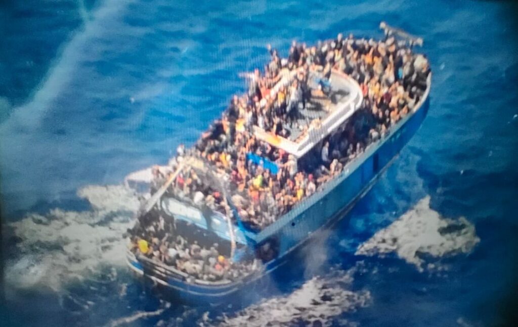 barcone di migranti affondato in Grecia