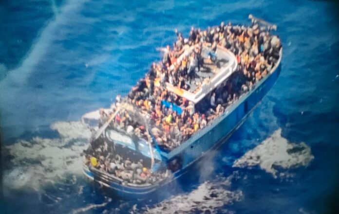 barcone di migranti affondato in Grecia